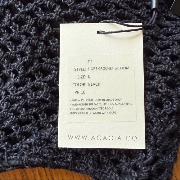 ACACIA Set in Black Crochet - Picture 6 of 7